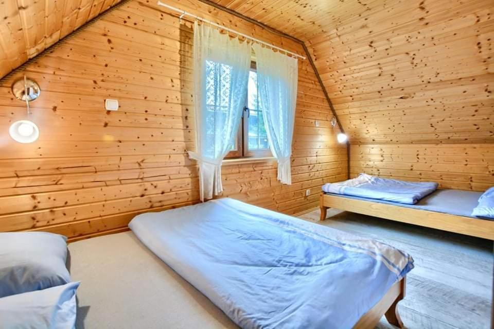 Domki Caloroczne Domkowstwo Bobrka Exterior foto