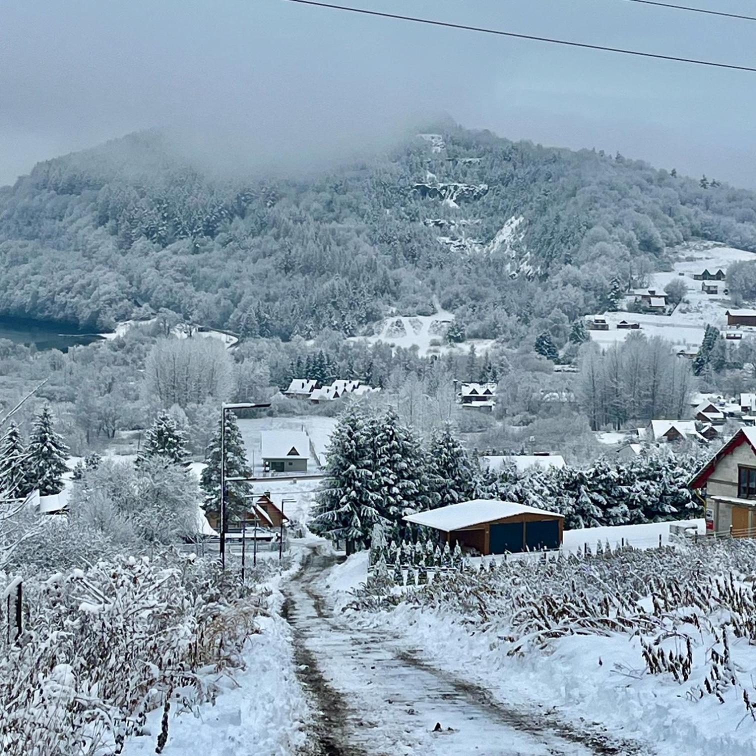 Domki Caloroczne Domkowstwo Bobrka Exterior foto