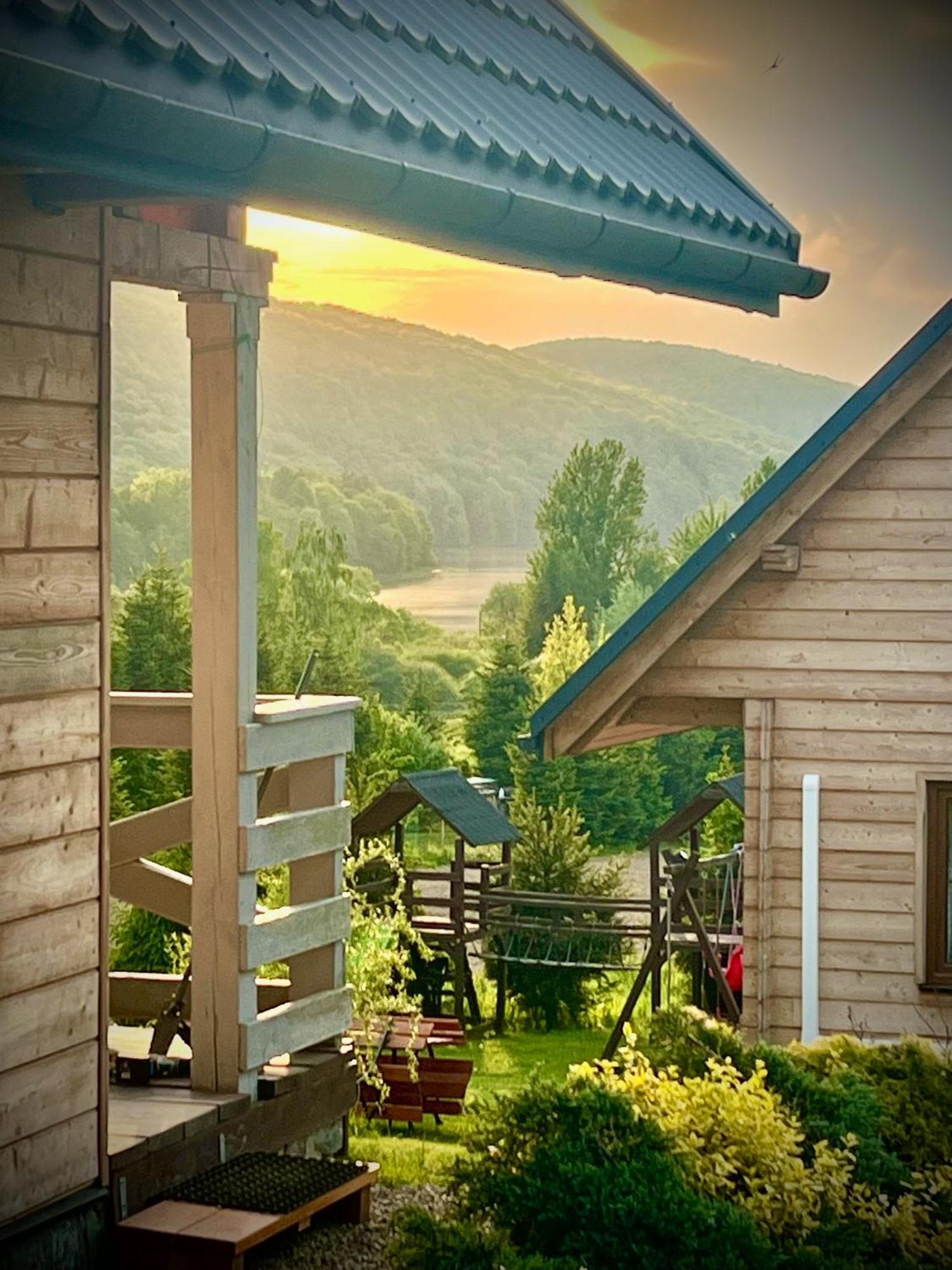 Domki Caloroczne Domkowstwo Bobrka Exterior foto